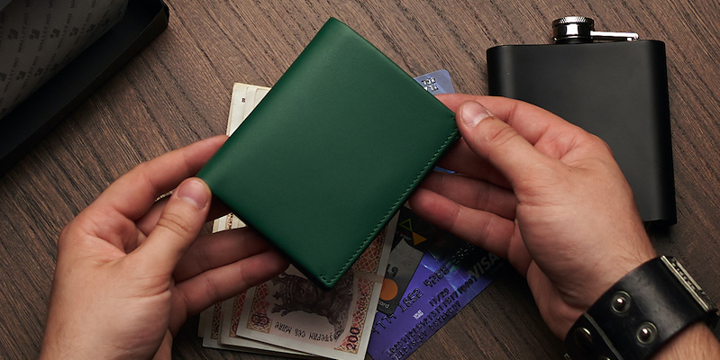 Portmoneu verde din piele